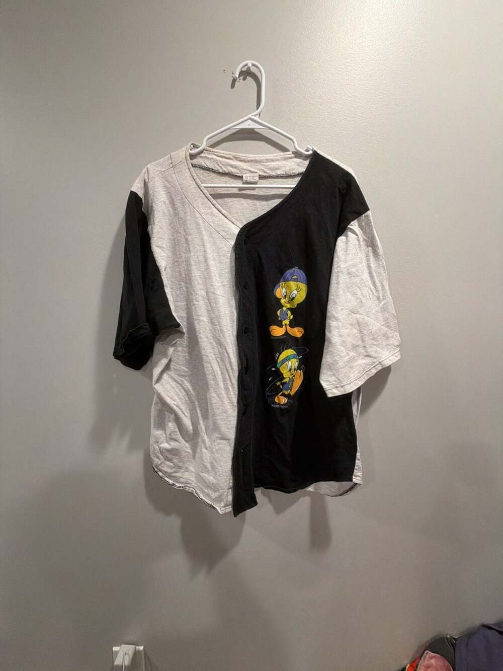 Vintage 1995 Looney Tunes Tweety Bird Colorblock Baseball Jersey